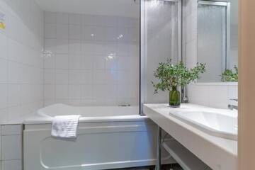 Фото номера Стандартный двухместный номер с 2 отдельными кроватями Отель Hotel Fjalar г. Сало 6
