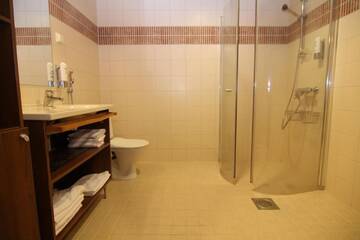 Фото номера Роскошный четырехместный номер Отель Pii Hotel г. Сало 3
